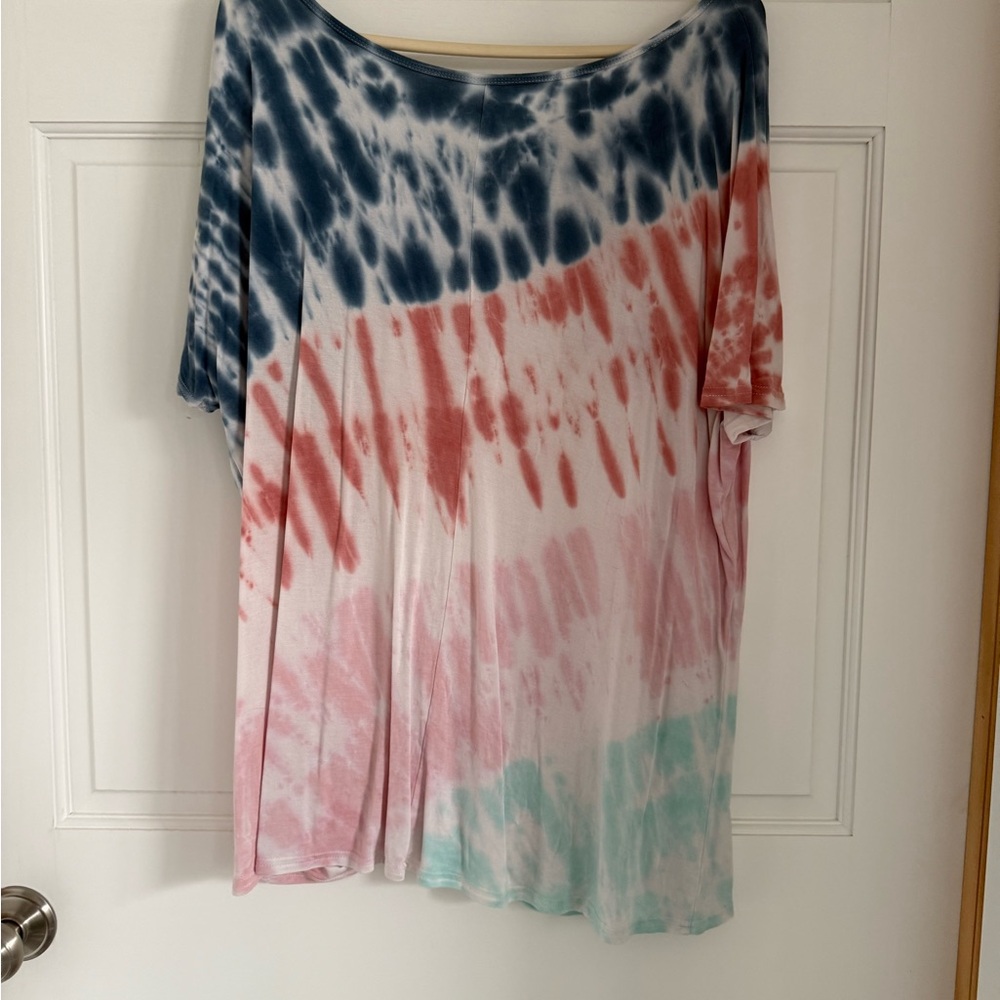 Tie-Dye short sleeve top with twist front - Picture 3 of 5